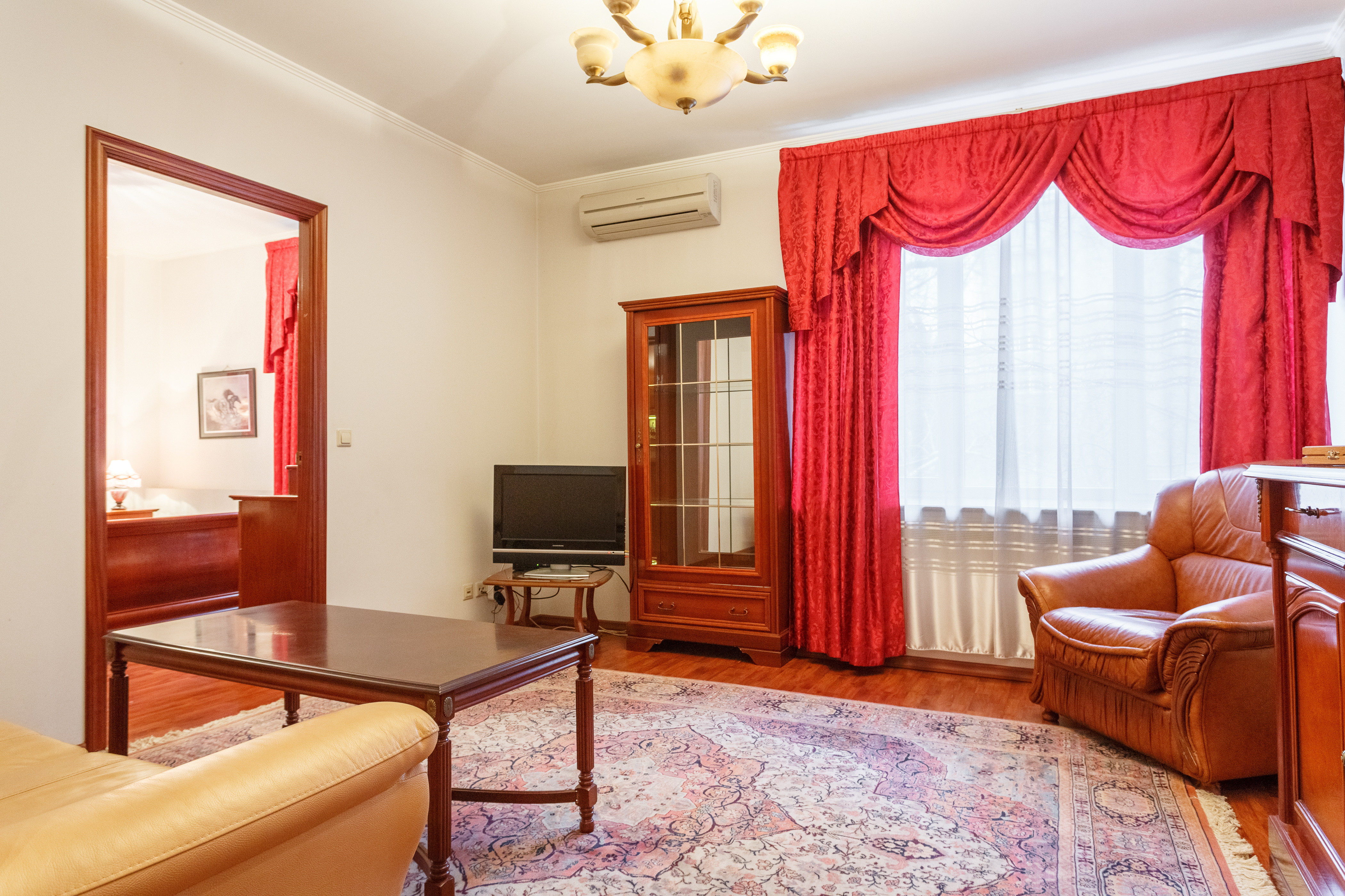 2 spacious rooms in the historical center of Moscow